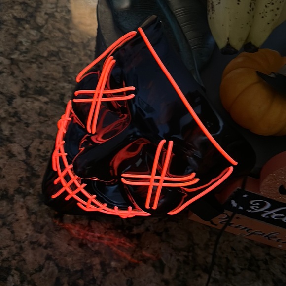 Spirit Halloween Red Light up mask - Picture 3 of 3